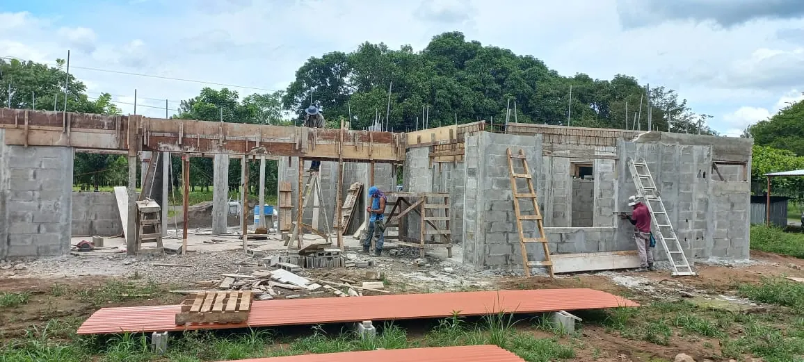 Casa en construccion en obra gris en La Palmera, San Carlos.