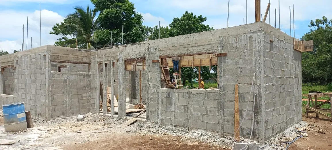 Fachada de casa en construccion en La Palmera, San Carlos.