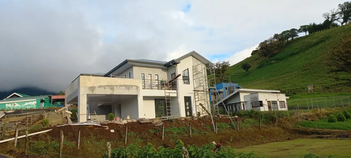 Cada en construccion avanzada en San Vicente, San Carlos.
