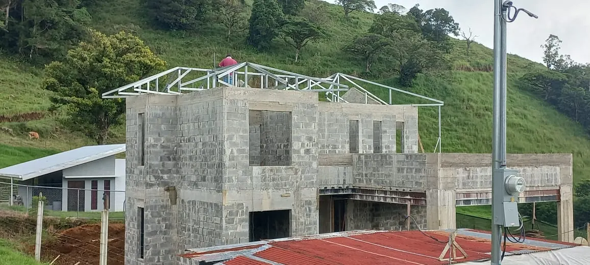 Terminacion de casa en dos pisos en San Vicente, San Carlos.
