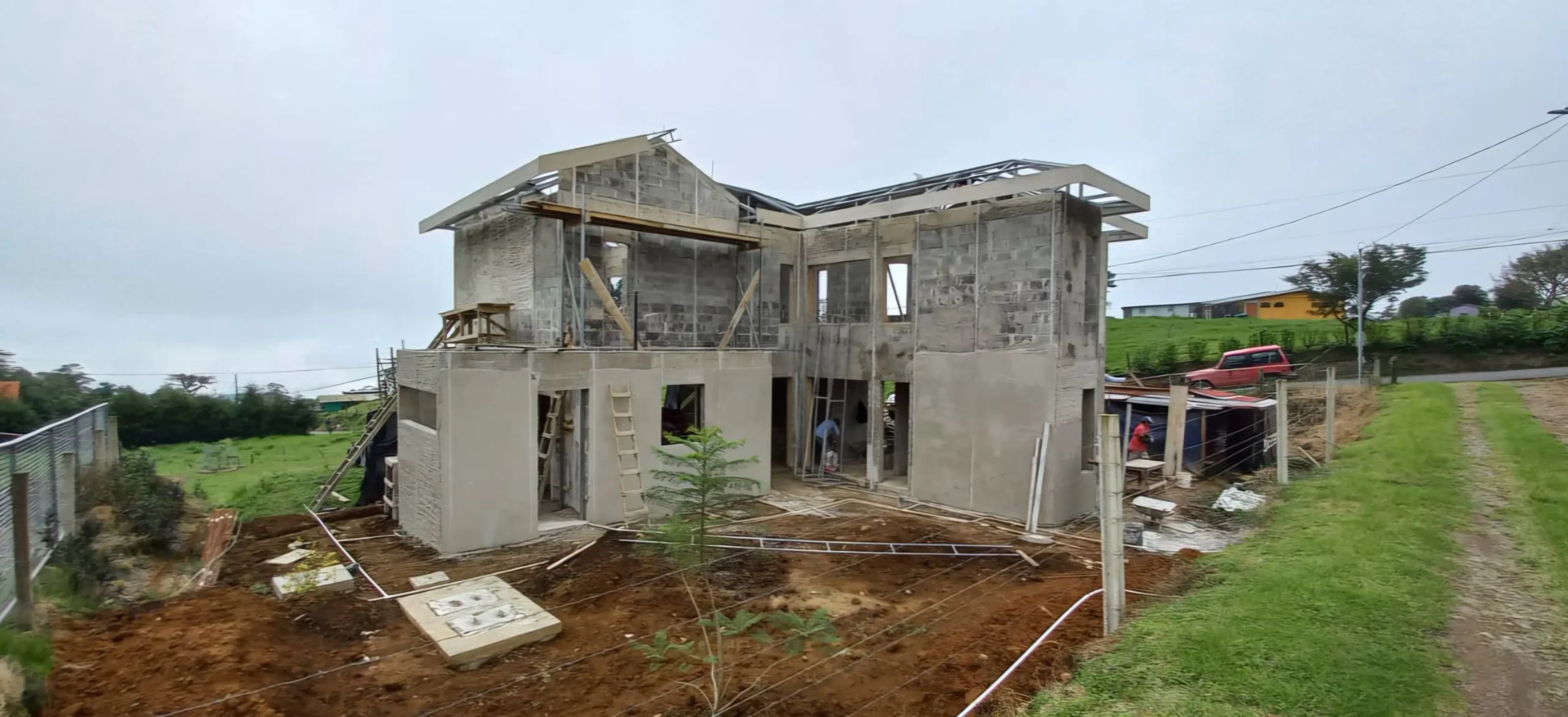 Casa de dos pisos en obra gris en San VIcente, San Carlos,