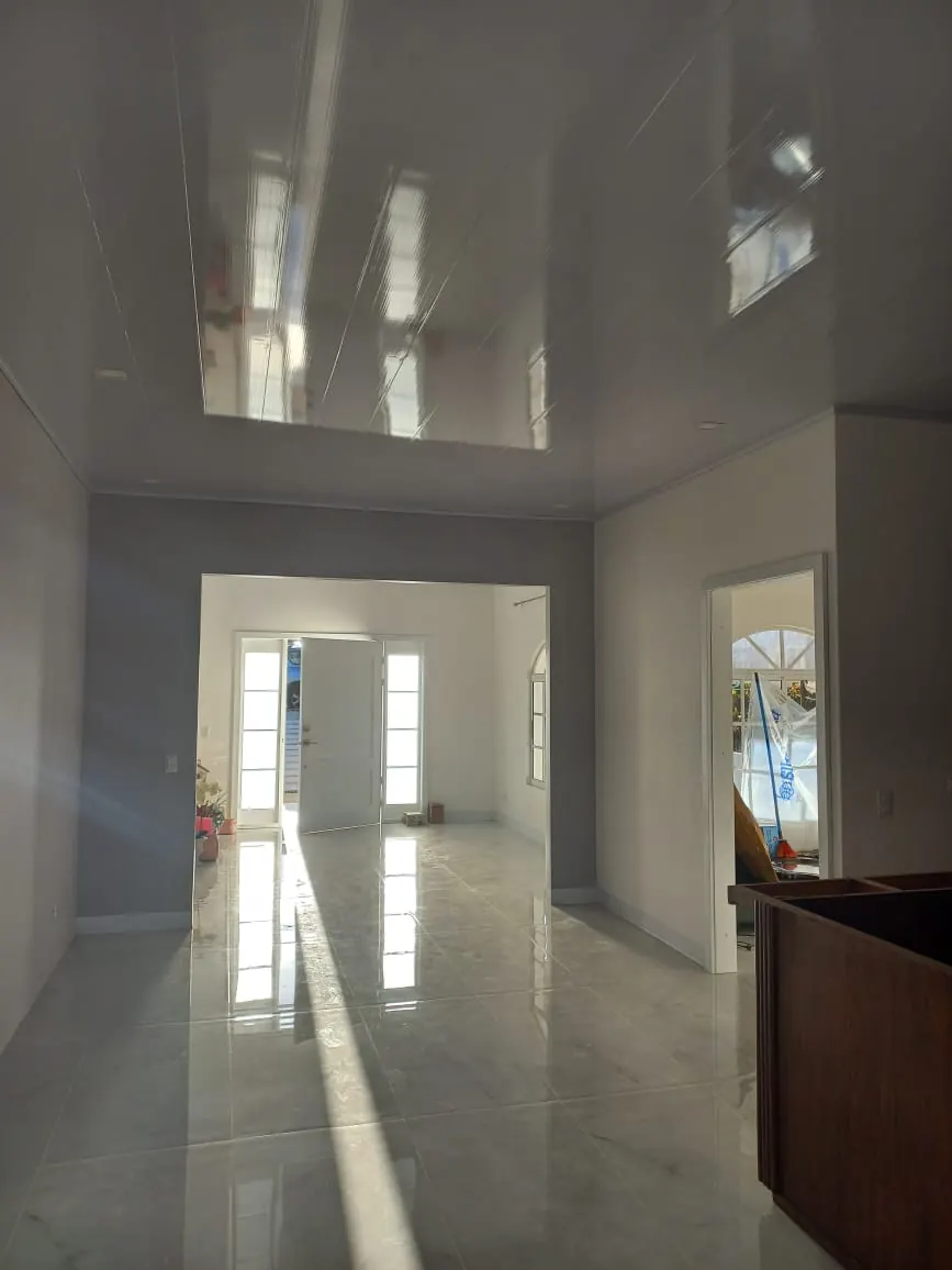 Interior de la entrada principal de la casa.