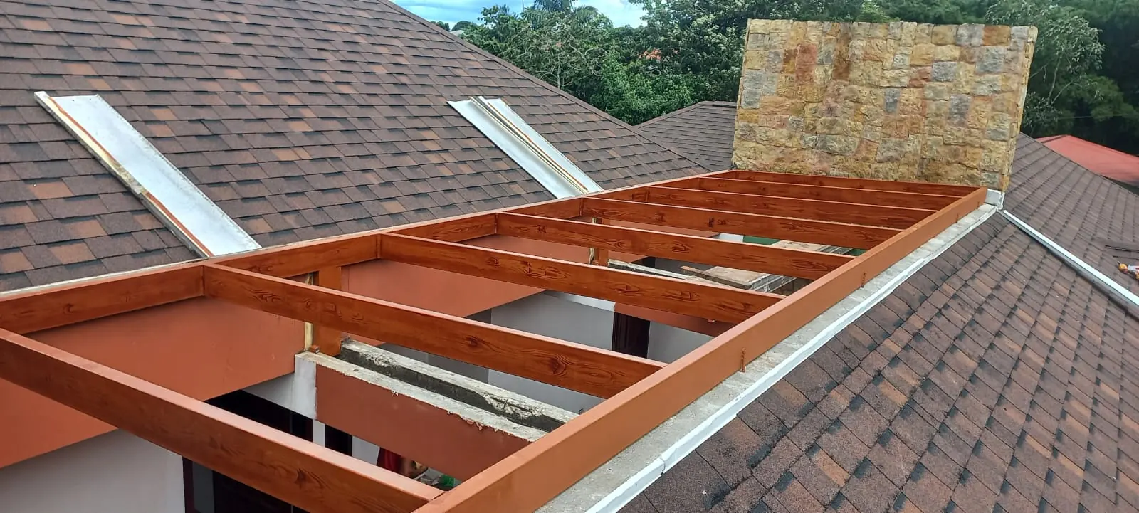 Remodelacion de techo en casa de dos pisos en Quesada, San Carlos.